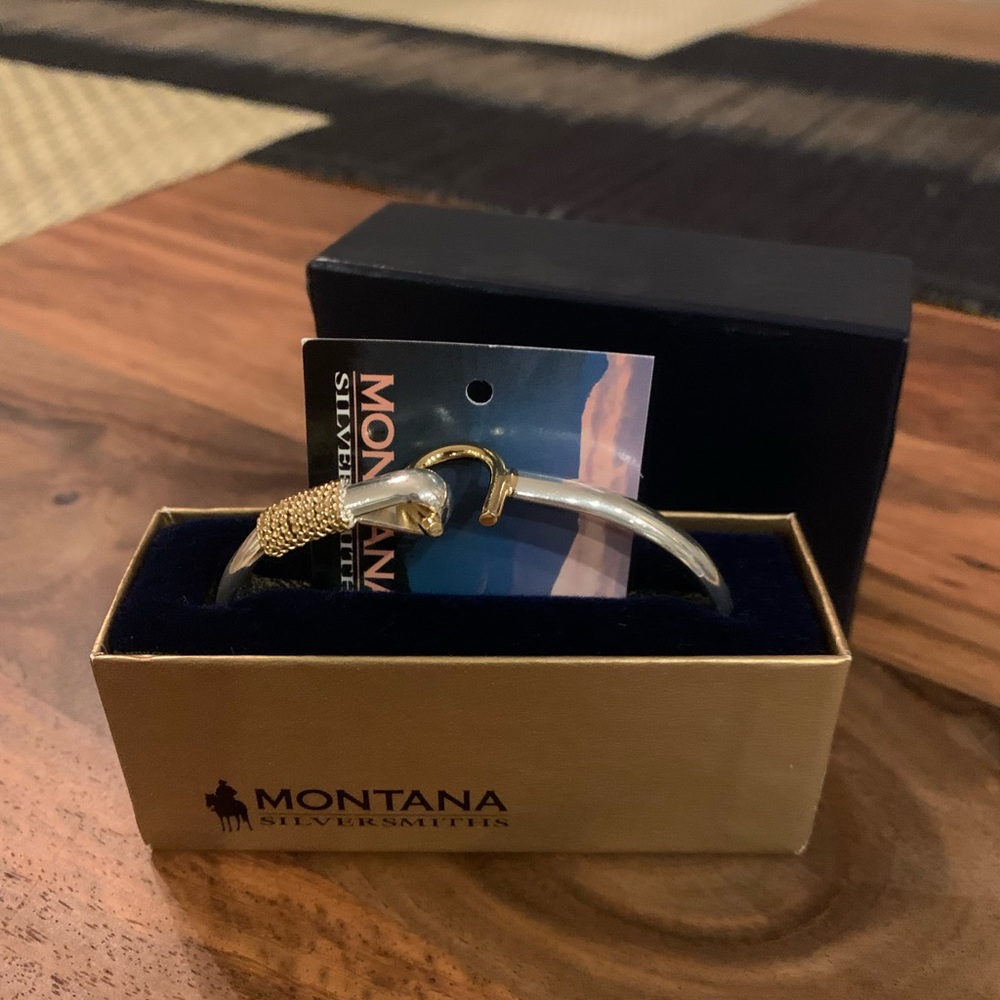 LIKE NEW Montana Silversmith Horseshoe Bangle